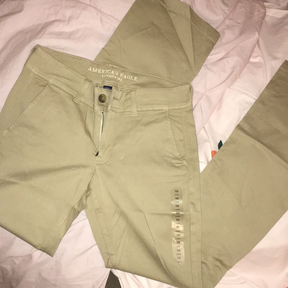 BRAND NEW American Eagle khaki pants!